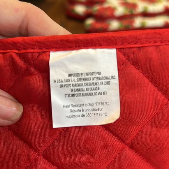 Festive Poinsettia Oven Mitt and Pot Holder six piece Set - Picture 5 of 10